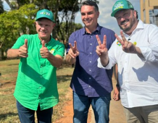 Wellington Fagundes tem que fazer malabarismos para flagrar Fl�vio Bolsonaro