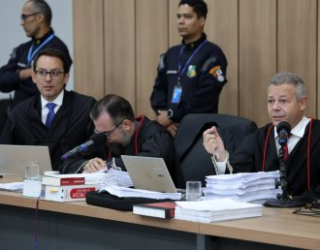 Promotor afirma que defesa tenta enganar j�ri com 'fuma�a' em julgamento