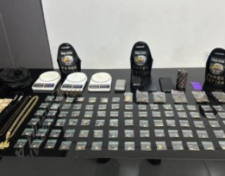 Pol�cia prende casal e encontra 93 por��es de drogas escondidas na mata em Nova Mutum