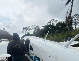Operao intercepta aeronave carregada com meia tonelada de cocana em MT