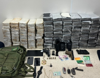Estudante de Direito e PM s�o presos com mais de 100 kg de drogas em shopping de Salvador