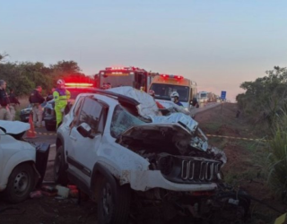 Traficantes morrem presos �s ferragens ap�s acidente em rodovia