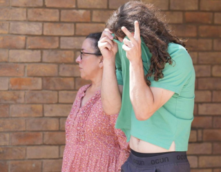 Homem e seus pais v�o a tribunal ap�s R$ 7 milh�es em postes de luz sumirem no Reino Unido