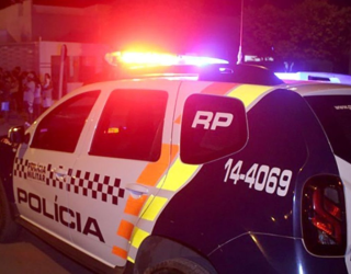 Crian�as s�o deixadas sozinhas em casa durante a madrugada em Sinop