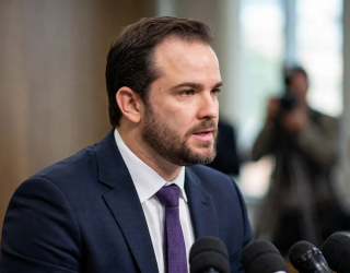 Ministro revela: dinheiro de fac��o criminosa bancou o filme sobre Bolsonaro